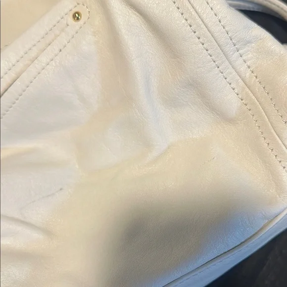B Makowsky White w Gold Hardware Soft Leather Shoulder Bag w Dust Bag - Picture 7 of 7